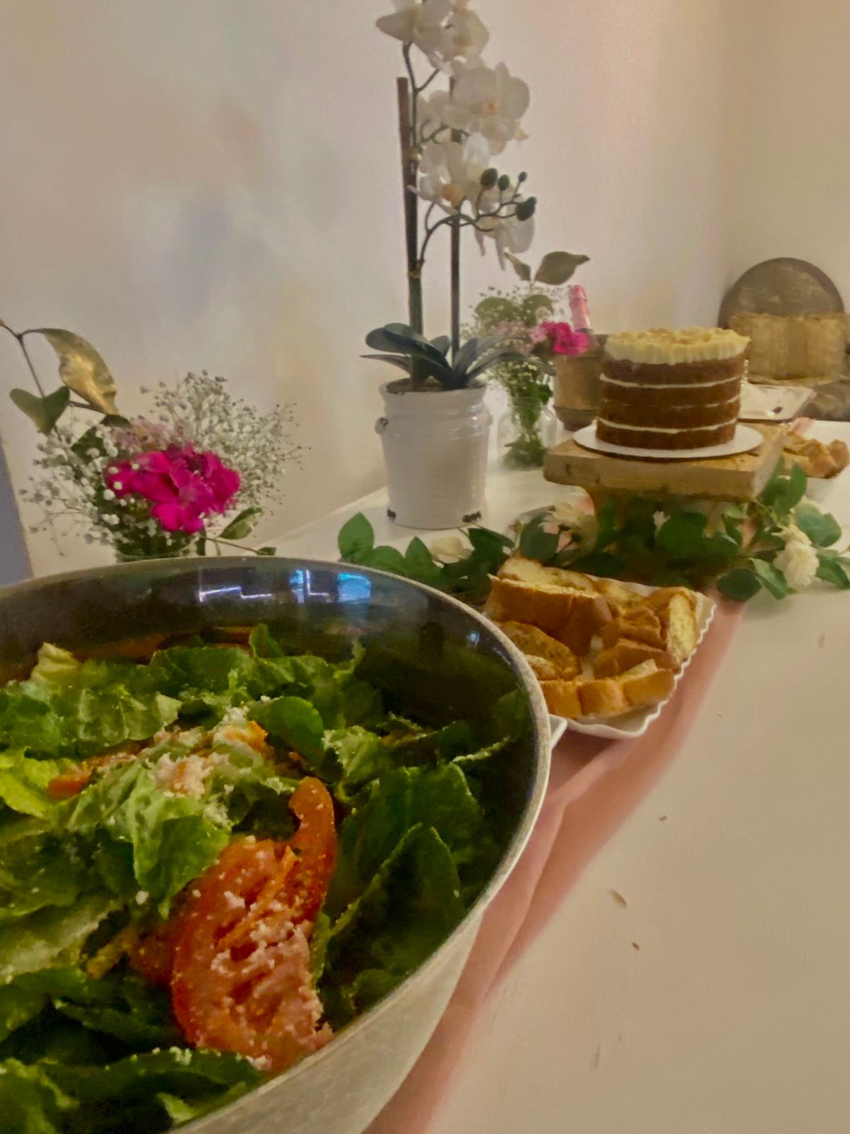 Buffet Gourmet con Orquídeas